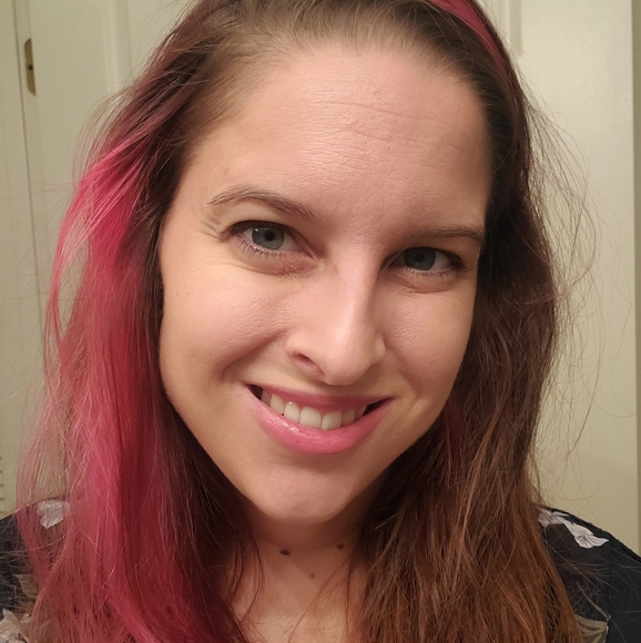 Meet your Posher, Laura - Picture 1 of 1